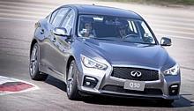 Sebastian Vettel stellt neuen Infiniti Q50 in Abu Dhabi vor. Foto: dpp-Auto-Reporter